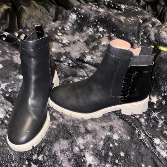 Journee Collection Shoes - Women’s Faux leather boots size 9